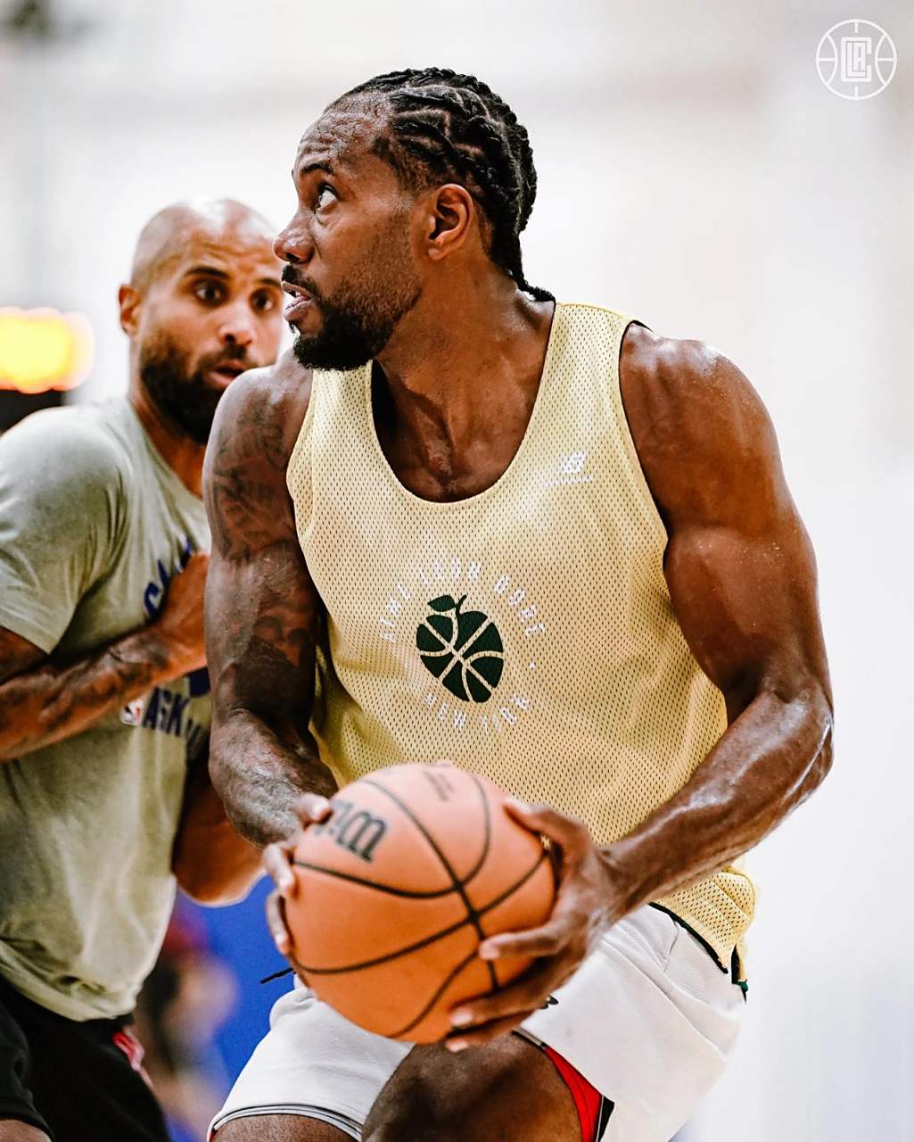 人看空位而 人看空位而